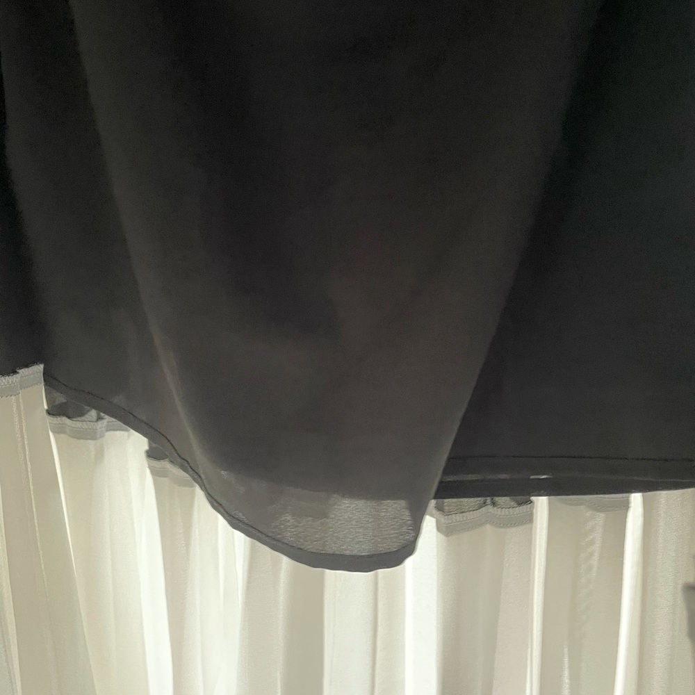 BCBG Asymmetrical black and white pleated skirt size L- fits like a 10-12 - Picture 5 of 6